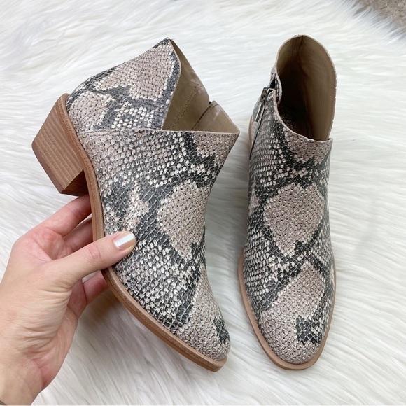 New Vince Camuto Arendara Snake Print Leather Booties in Warm Roccia - Picture 1 of 14